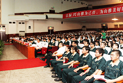 作為推動(dòng)企業(yè)加快發(fā)展三大平臺之一的人力資源管理提升工作，將是當(dāng)前和今后一段時(shí)期山推股份人力資源管理的首要任務(wù)。