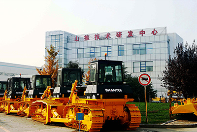 2009年，山推研發(fā)中心被國家人事部批準(zhǔn)設(shè)立博士后科研工作站，同年召開首屆科技創(chuàng)新大會。
